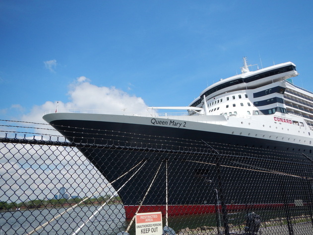 Queen Mary 2 in dock in Brooklyn
